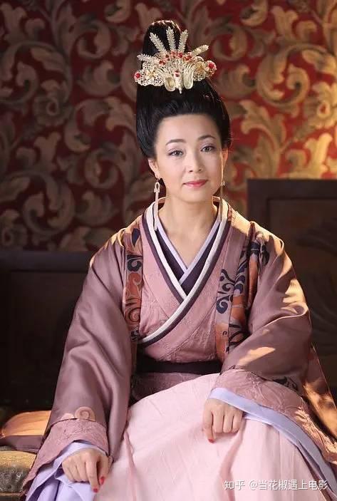 皇后专业户戴春荣25岁嫁给老师结婚34年恩爱无绯闻