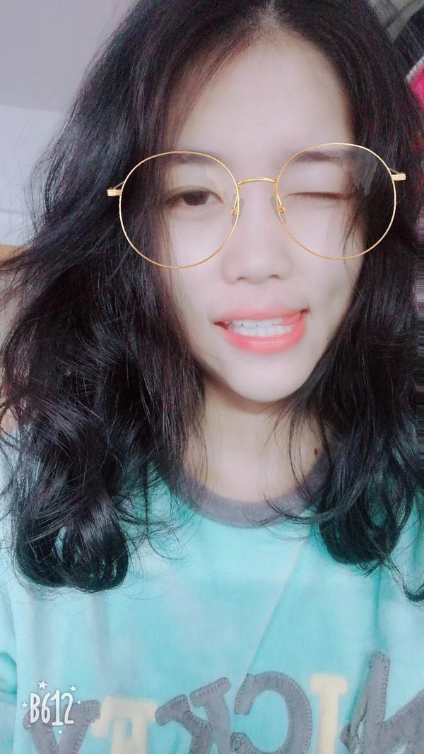 鼻子大而塌的漂亮女孩子,有谁可以来个例子么?