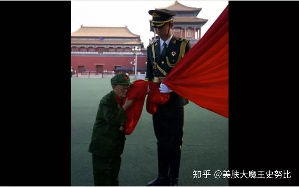 今年6月,一张"九旬老兵亲吻国旗"的照片感动无数国人.