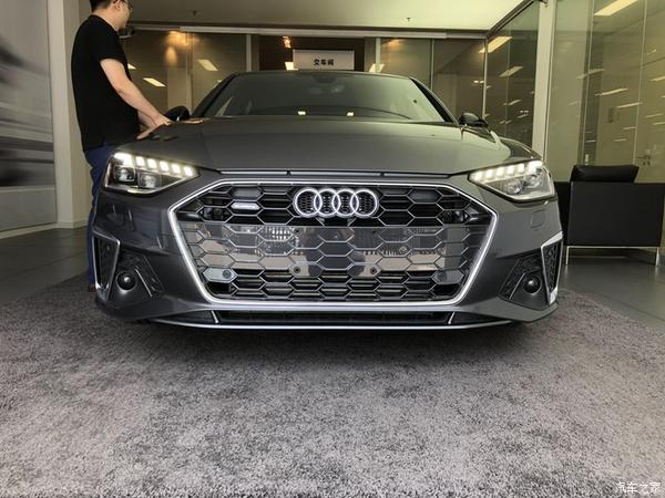 奥迪a445tfsi,奥迪A545tfsi 45天的等待奥迪a4l45tfsi甄选动感型天云灰提车作业