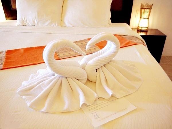 相信大家每次入住酒店,特别是一些旅游目的地的酒店,总会发现毛巾被叠