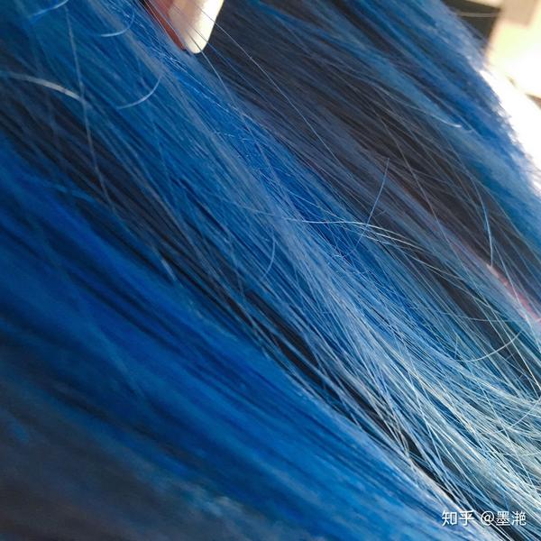染蓝色的头发是种怎样的体验?
