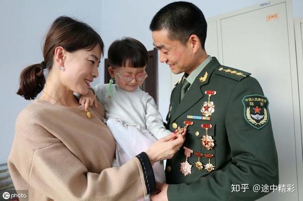 聚少离多是军人家庭的常态,也是作为军嫂必须扛过的第一道难关.