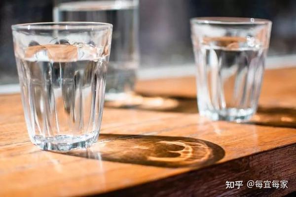 每宜每家提醒你:夏天要多喝水!