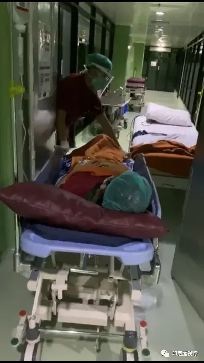 王先生提供太太进去手术室的照片
