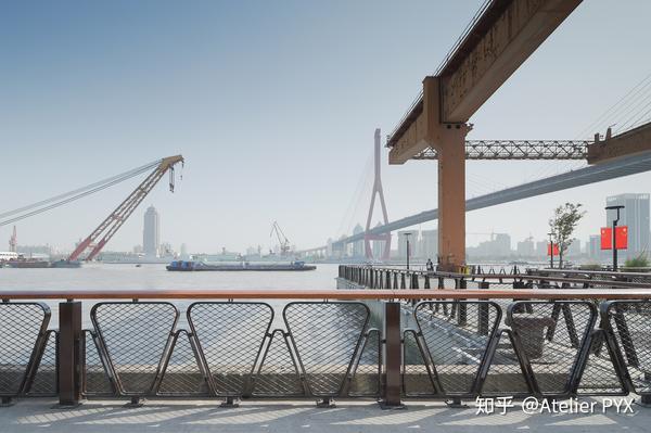 杨浦滨江工业风滨水空间