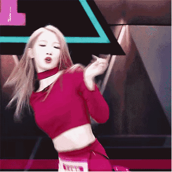 飘逸洒脱的金发,大红口红加上那个