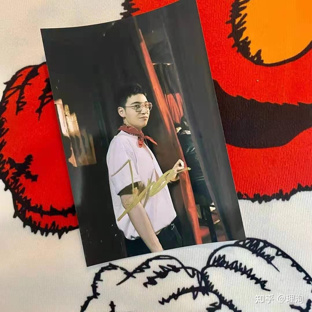 张九龄薛之谦王九龙签名照