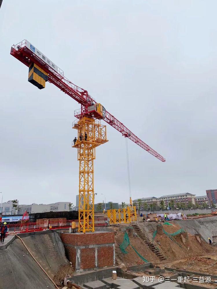 塔式起重机(tower crane)简称塔机,亦称塔吊,起源于西欧