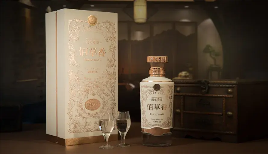 药香幽雅舒适,入口醇而浓郁,饮后甘爽味长,集合"酯香,醇香,百草香"于