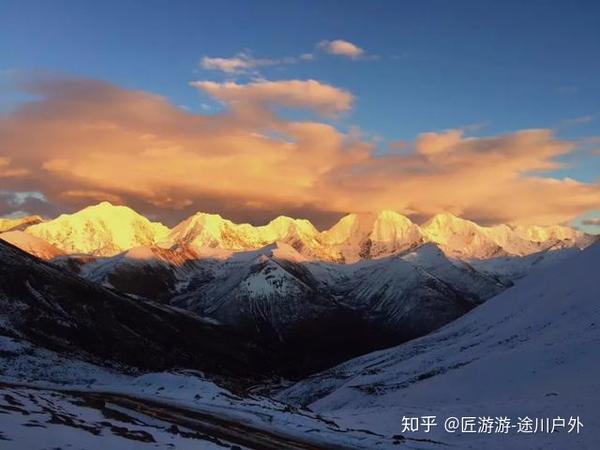 贡嘎雪山同样也能观看到日照金山的场面,如果不能去到南迦巴瓦峰,那你