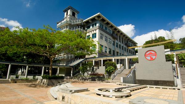 实际上岭南大学是全球十大顶尖博雅学院之一,在香港,以博雅教育为宗旨