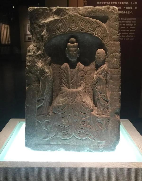 固原博物馆还有镶宝石金戒指,环首铁刀,波斯银币,罗马金币等珍贵文物