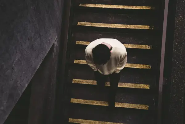 职场新人如何克服职场自卑感