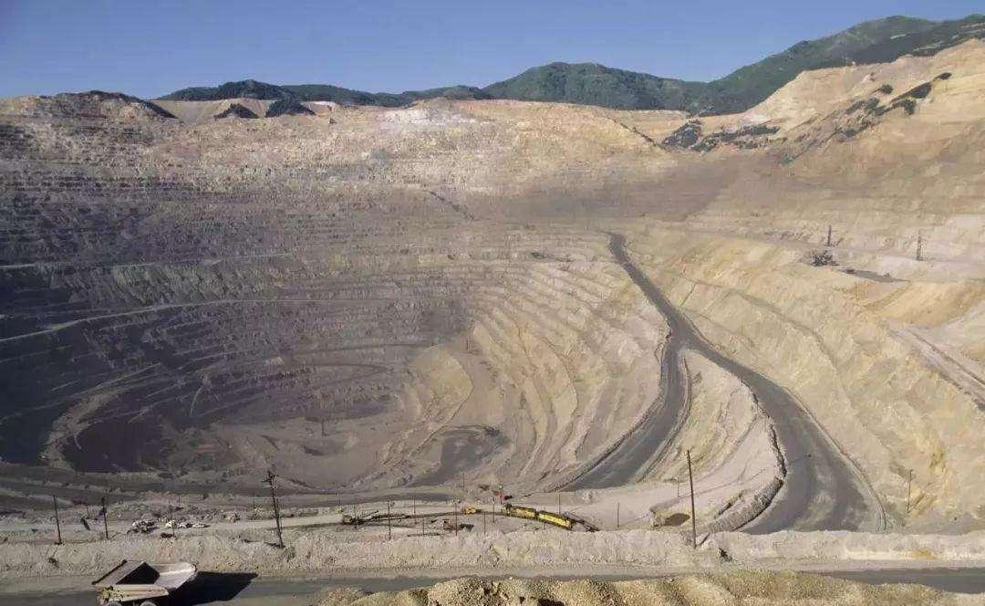 国家允许私人承包开采矿山吗