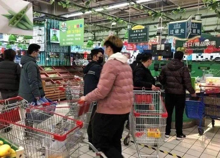 疫情下男人成买菜主力军:心中有个英雄梦的他们,为何惨遭嫌弃?