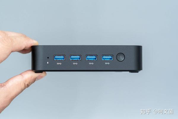 8,接口方面,正面有4个usb3.0接口,以及电源键