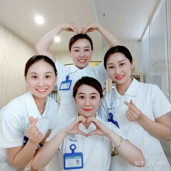 世界微笑日我和我的医护同事们