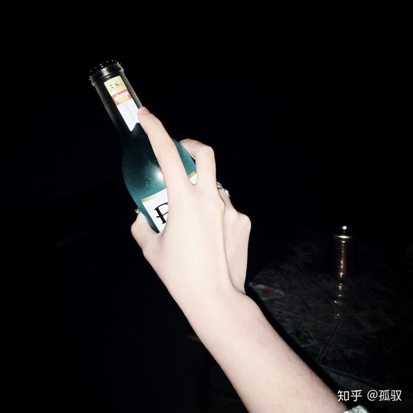 单拍手部的话,有哪些拍照的手部姿势呢?