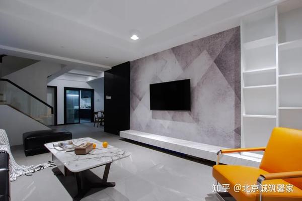 客厅整体空间现代黑白配的装修效果图大全,在无主灯的设计下,营造出