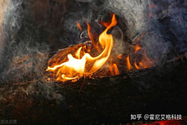 不完全燃烧的时候,因为少一个氧原子参与反应,其就会生成一氧化碳.
