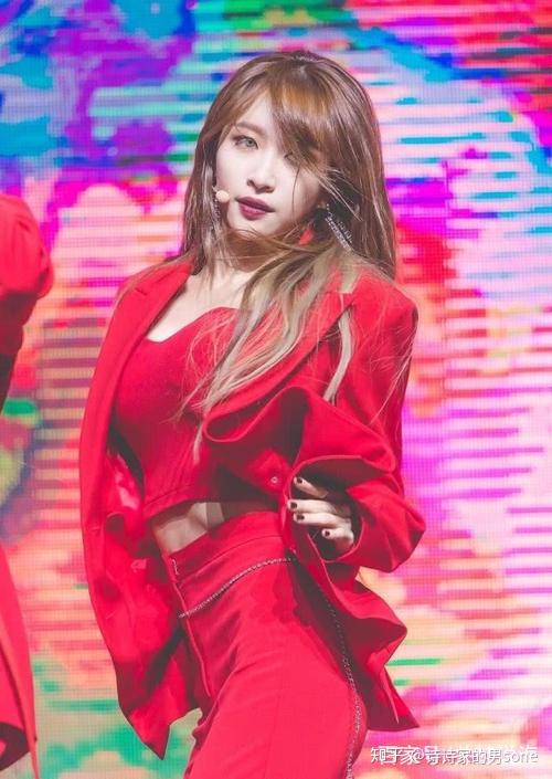 不同,混过地下的le是韩国女子rapper界有名的水准,曾指导过泫雅的rap