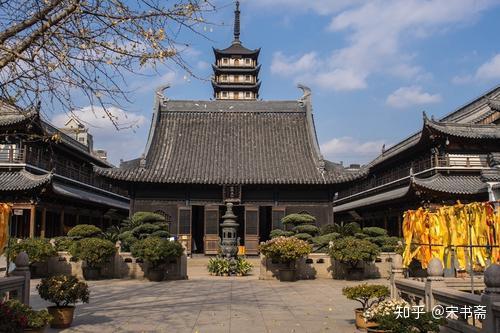 他还广造寺院,所建寺院,有大爱敬寺,智度寺,光宅寺,同泰寺等十一座