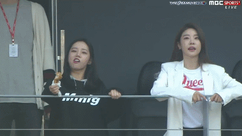 韩国女团成员有哪些惊为天人的瞬间?