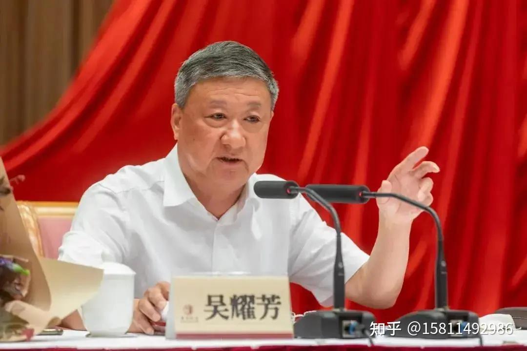 近日,永钢集团董事局主席吴耀芳在张家港市民营企业"学党史,感党恩