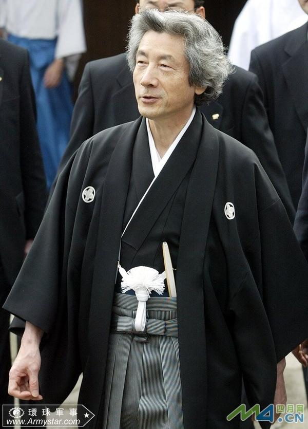 明治维新后日本进行去中国化改革,将孝明天皇起使用的日本冕服(衮龙