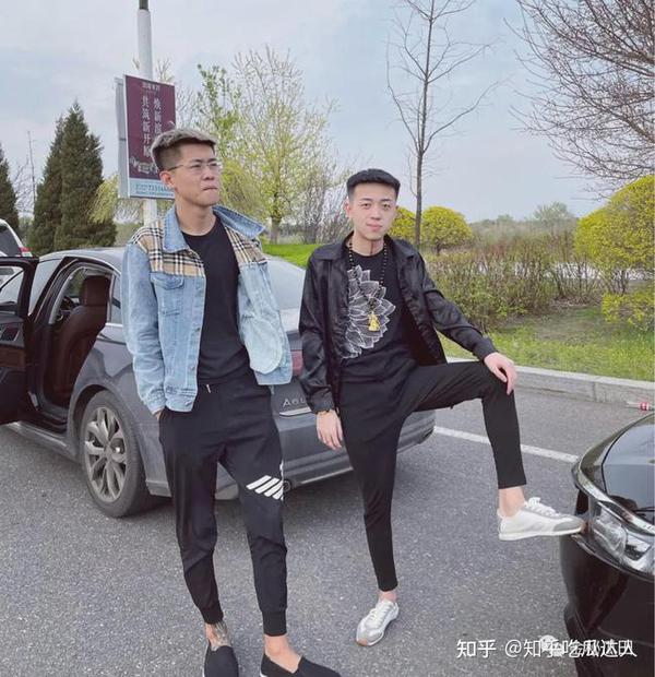 这次宇将军在三亚遇到了一位稳健选手,该选手用手质问大懿的脸为何不