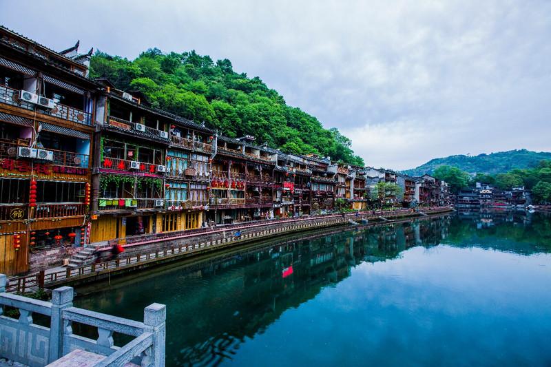 到湖南旅游不得不去的两大著名景点——张家界和凤凰古城