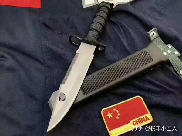 中国现役95枪族军刺