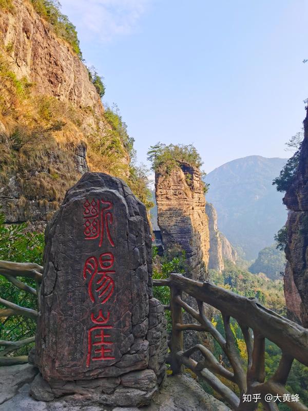 大龙湫 来雁荡山必去的景点,大龙湫在三绝中又被认为是独占鳌头.
