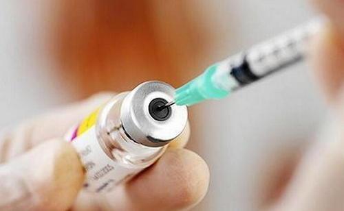 如果出入国境者没有携带小黄本, 国境卫生检疫人员则有权拒绝其入出境