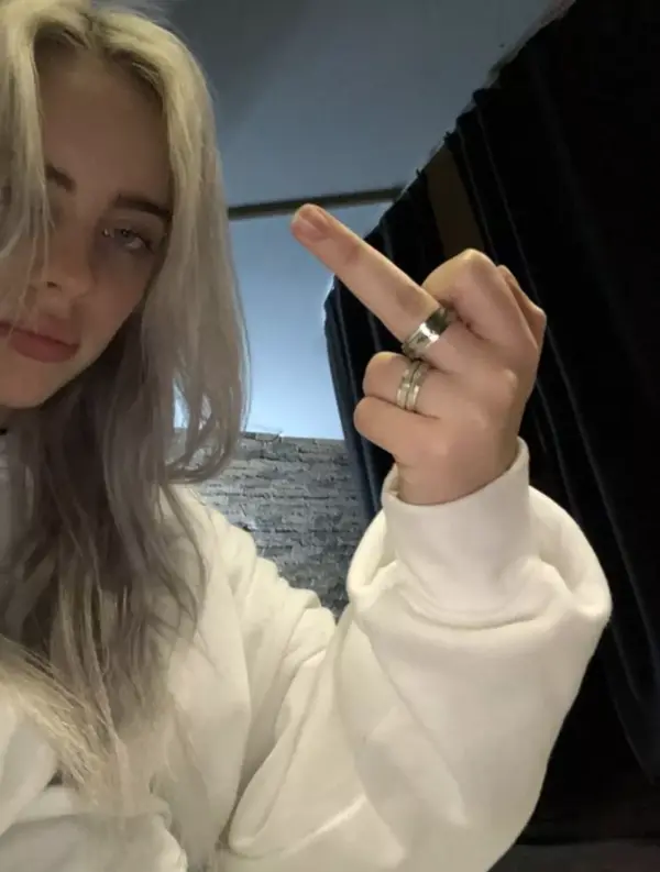 全世界最热的00后billieeilish才华与年龄无关