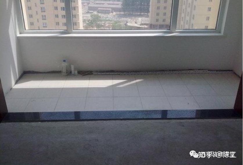 阳台放洗衣机洗衣服压根不会有明水存在,更何况好多人都是洗烘机都有