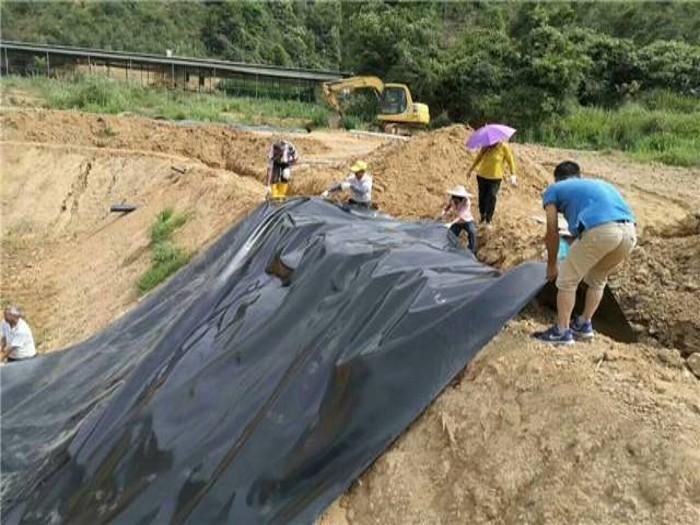 鱼塘护坡用什么好.防渗膜怎么样?