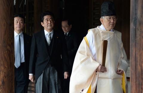 继日本首相菅义伟后,安倍晋三于 10 月 19 日再次参拜靖国神社,你怎么