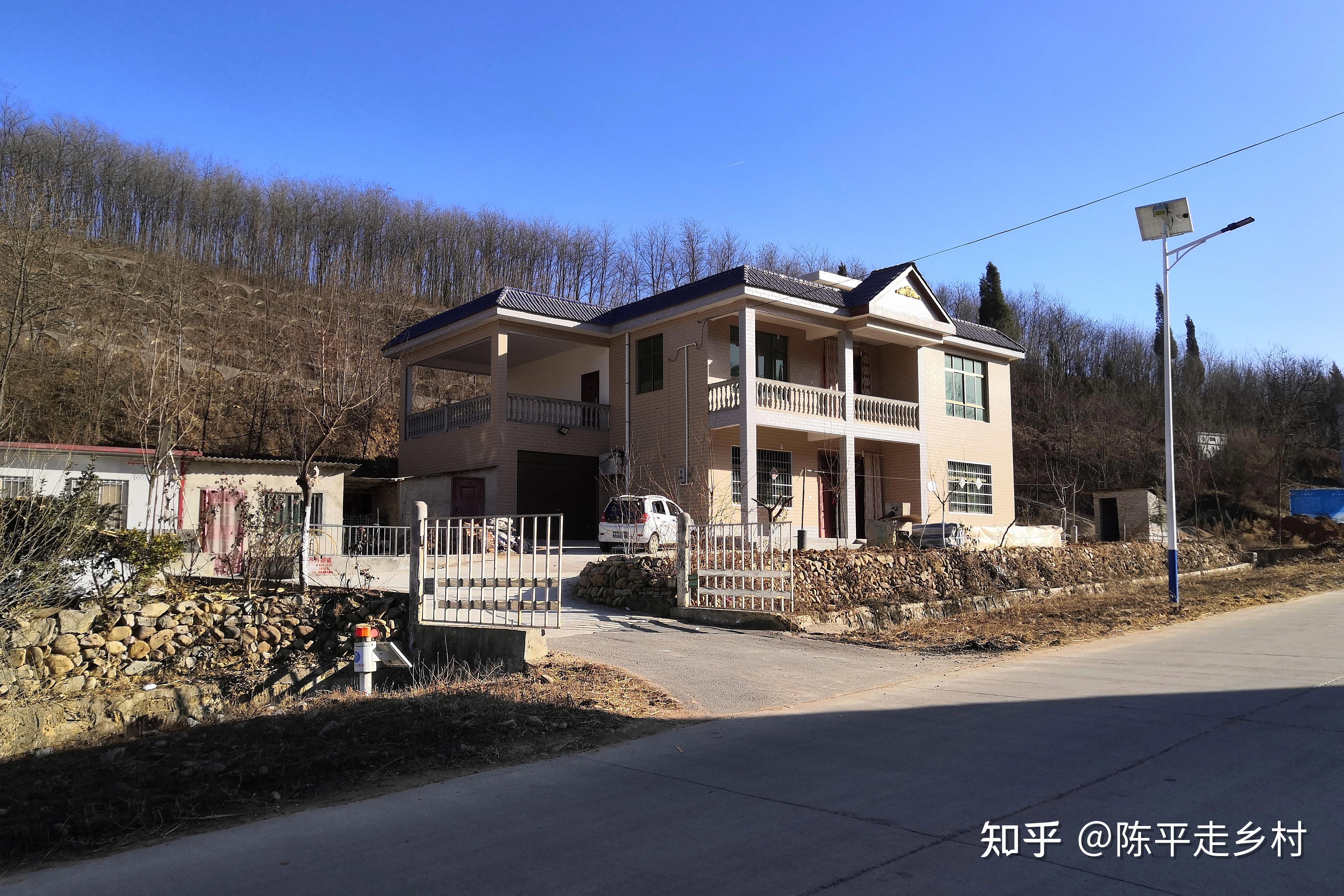秦岭小县城边的这个山沟里这个山景别墅不错,大家看看怎么样? - 知乎