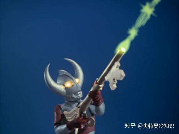从双眼释放光线照射泰罗头部的光束灯,在非正统世界观电影《奥特曼
