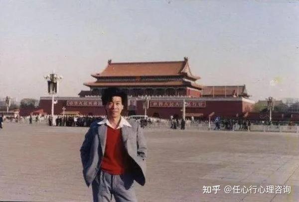 《我爱北京天安门》的歌谱1970年9月第一次在上海发表.