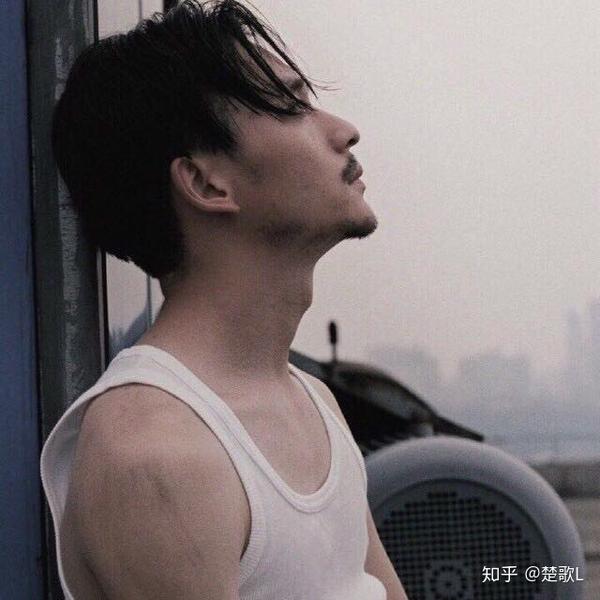 我用的这个 看着像有故事的男人吧 哈哈