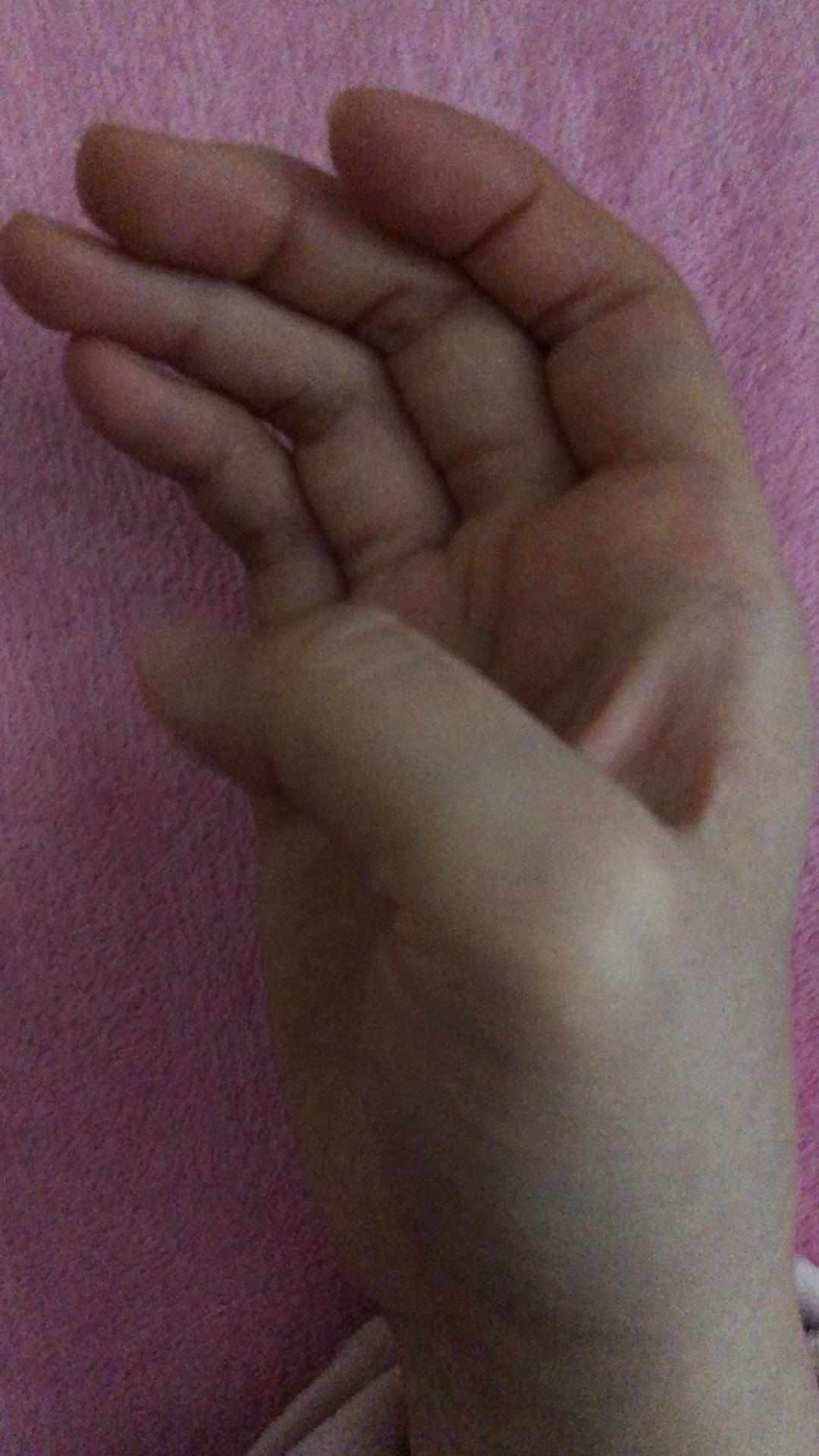 大拇指弯曲时,会控制不住地抖,是怎么回事?