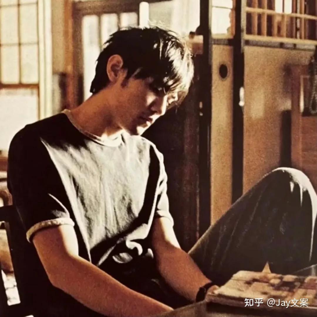 直到今天我才读懂周杰伦的这首歌,原来是关于渣男的故事具体解读:每