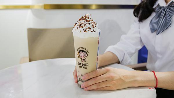 火爆跨界,憨豆先生奶茶带来全新ip体验