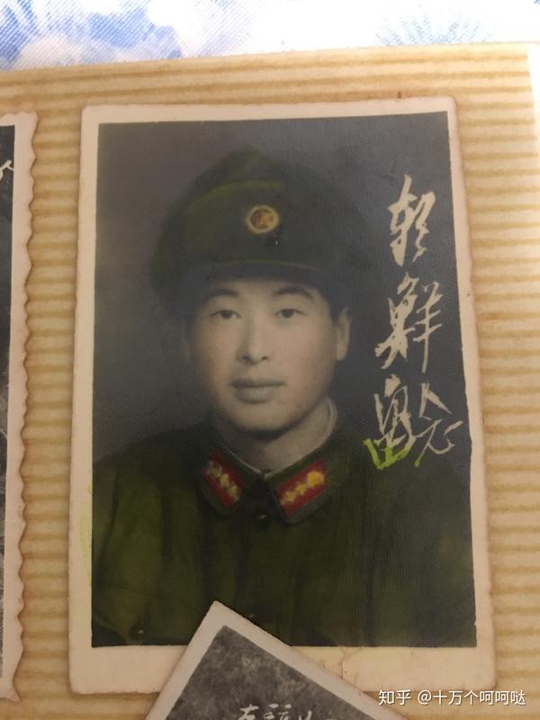 一排右一这个朝鲜小姑娘真是可爱啊,这个颜色有点像人物灰色网红发型头发卡通图片