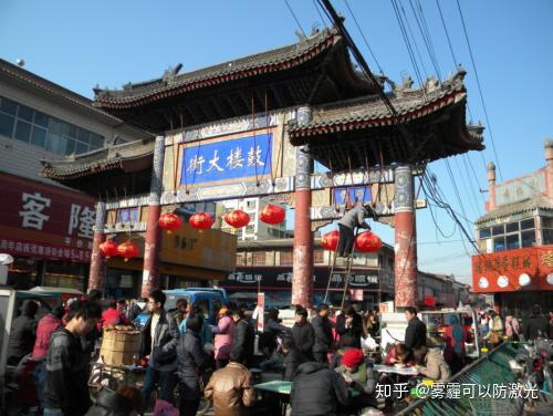 涿州市于2000年异地重建了天下          ,并将鼓楼大街的老牌楼改为