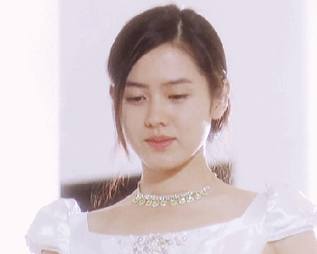 什么都不说了 上图 我女神孙艺珍 夏日香气里的造型美哭我了