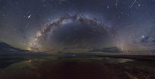 英仙座流星雨作为北半球三大流星雨之一,每年的流量都颇为可观.